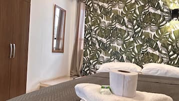 Classic Room, 1 Queen Bed, City View | Desk, laptop workspace, free WiFi