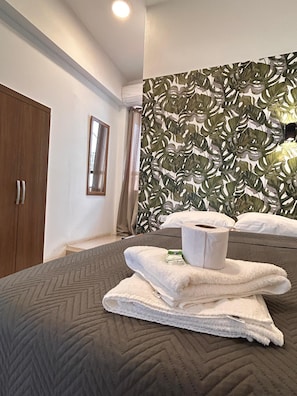 Classic Room, 1 Queen Bed, City View | Desk, laptop workspace, free WiFi
