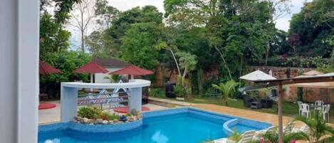 Kolam renang terbuka