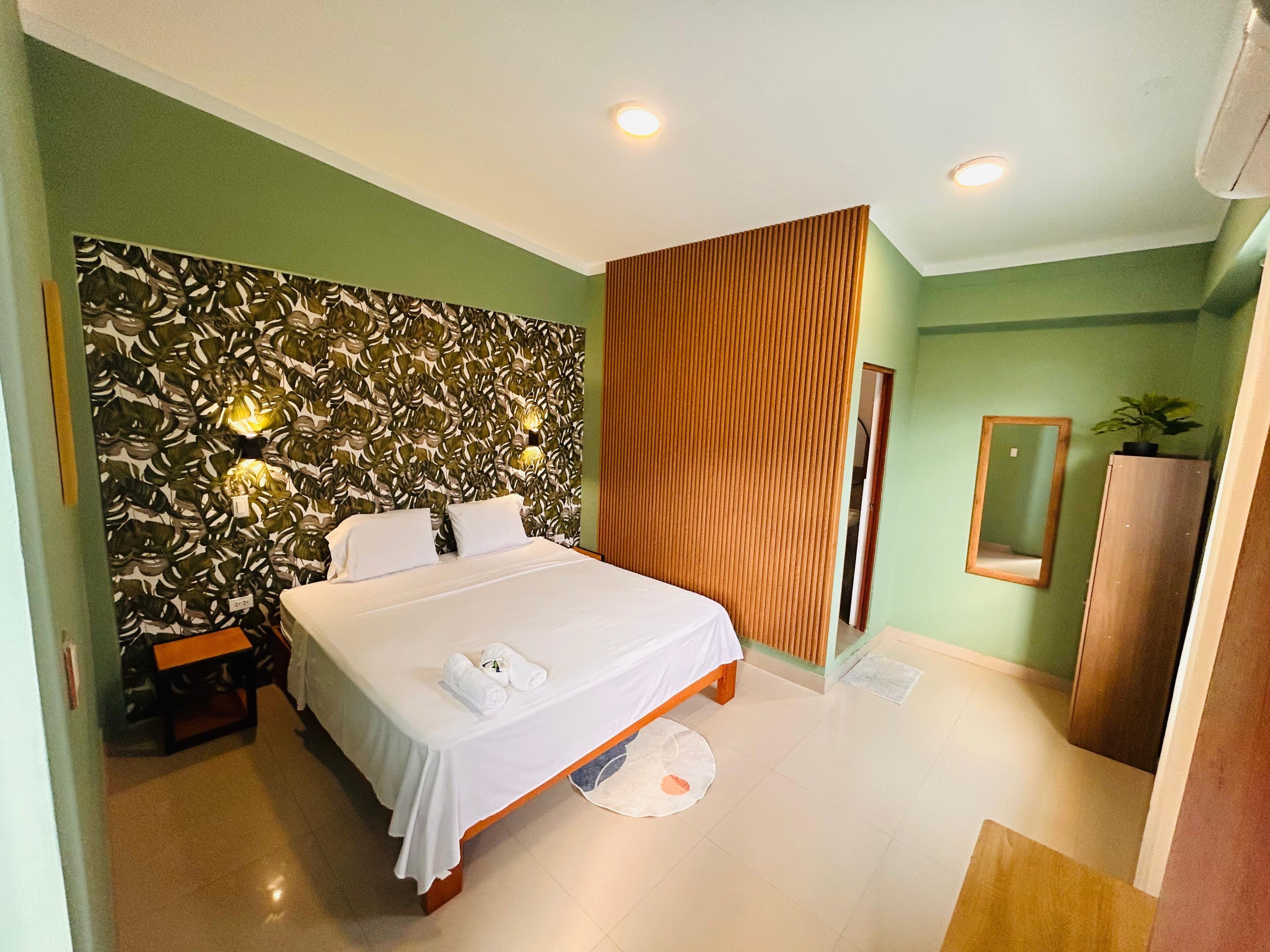 Comfort Room, 1 King Bed, Pool View | Desk, laptop workspace, free WiFi