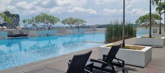Cozy Studio Unit | HarbourBay Residences | 1 Min From Ferry Terminal | Wi-Fi