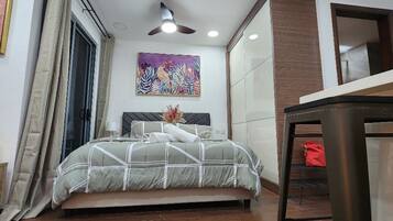 BĂŒgeleisen/BĂŒgelbrett, WLAN, BettwĂ€sche