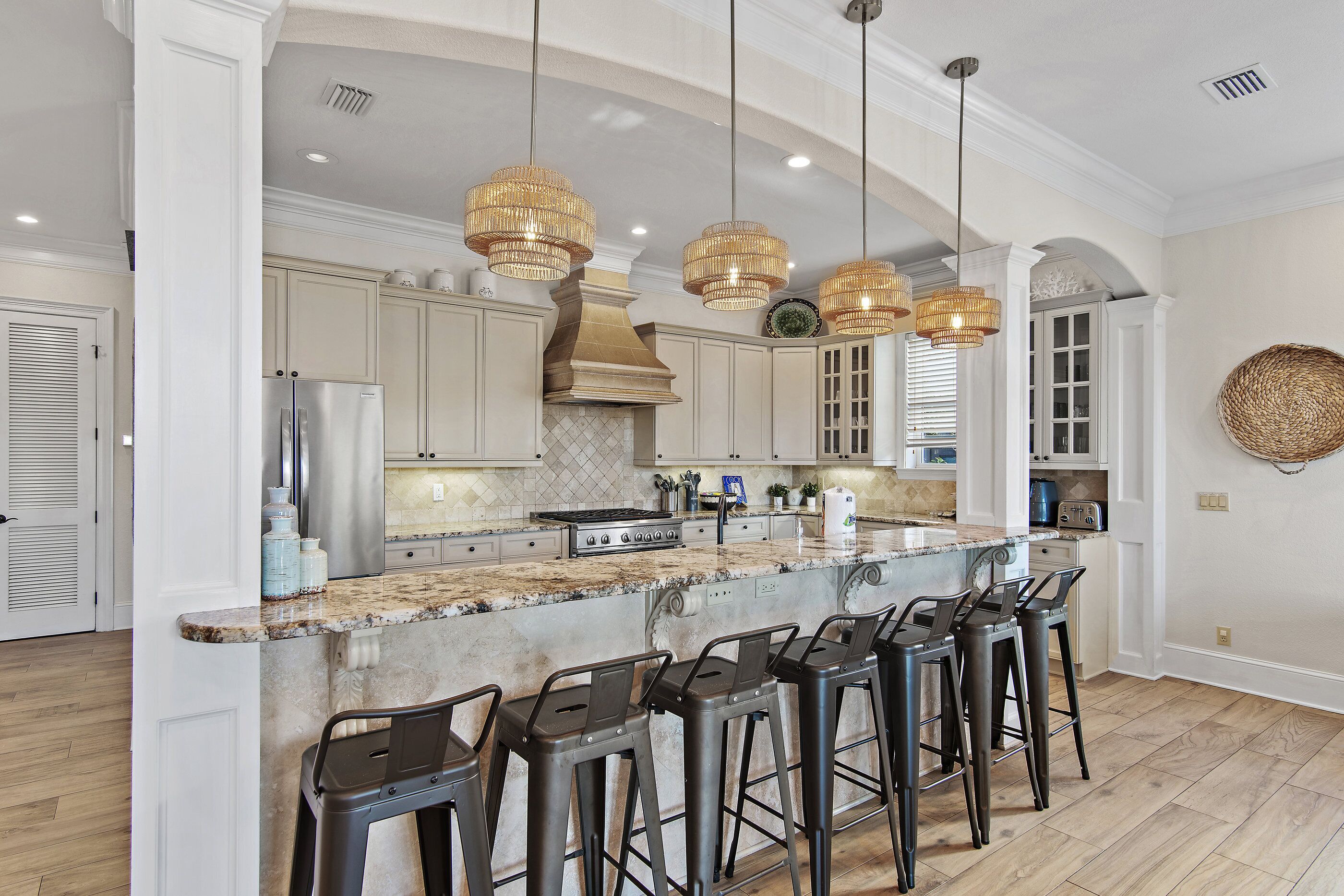 Geladeira, micro-ondas, fogão, cooktop