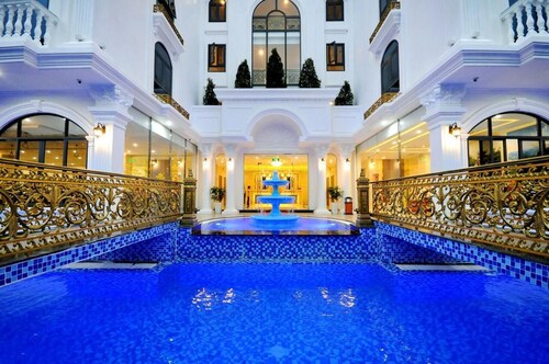 Crown Nguyen Hoang Hotel