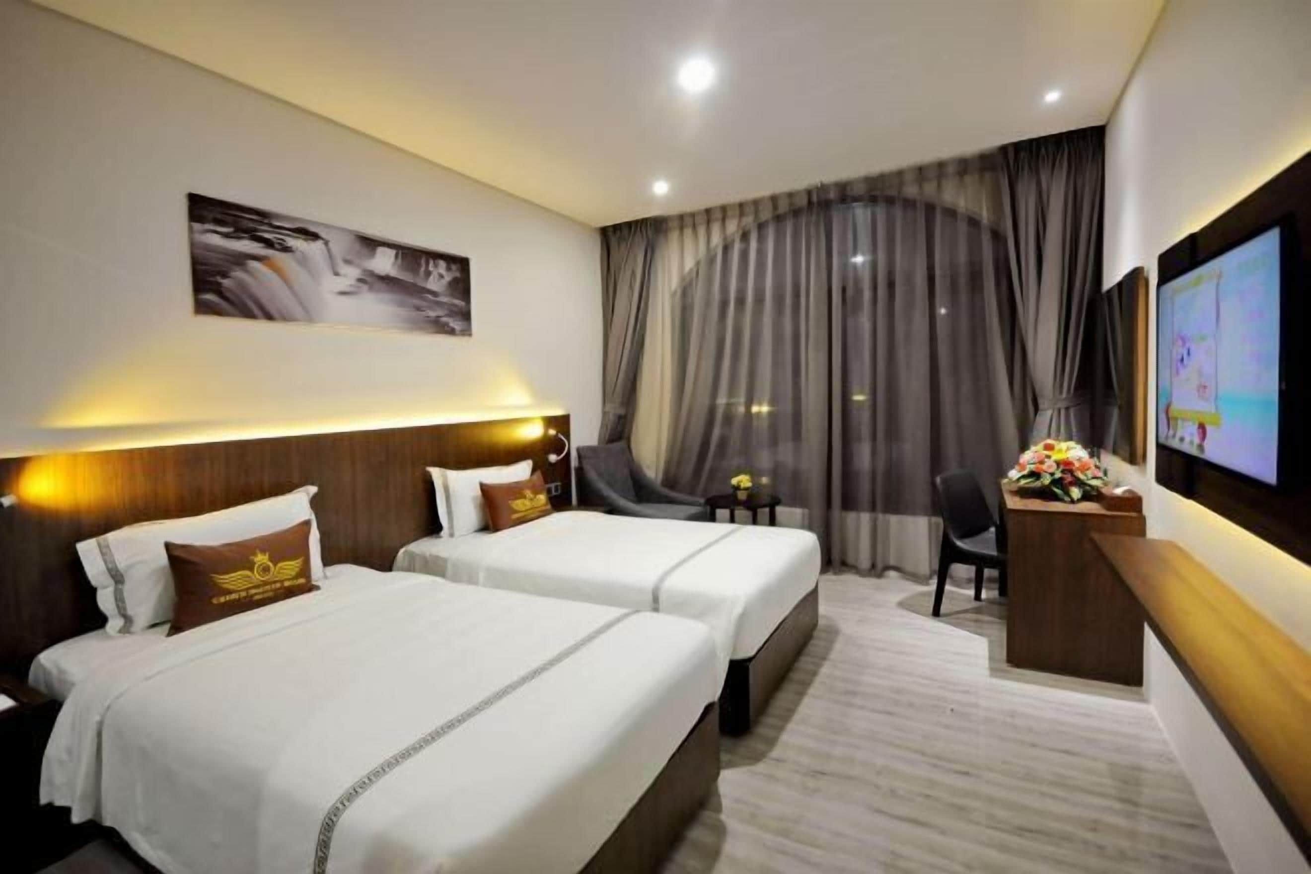 Escritorio, cortinas blackout, sistema de insonorización y wifi gratis 