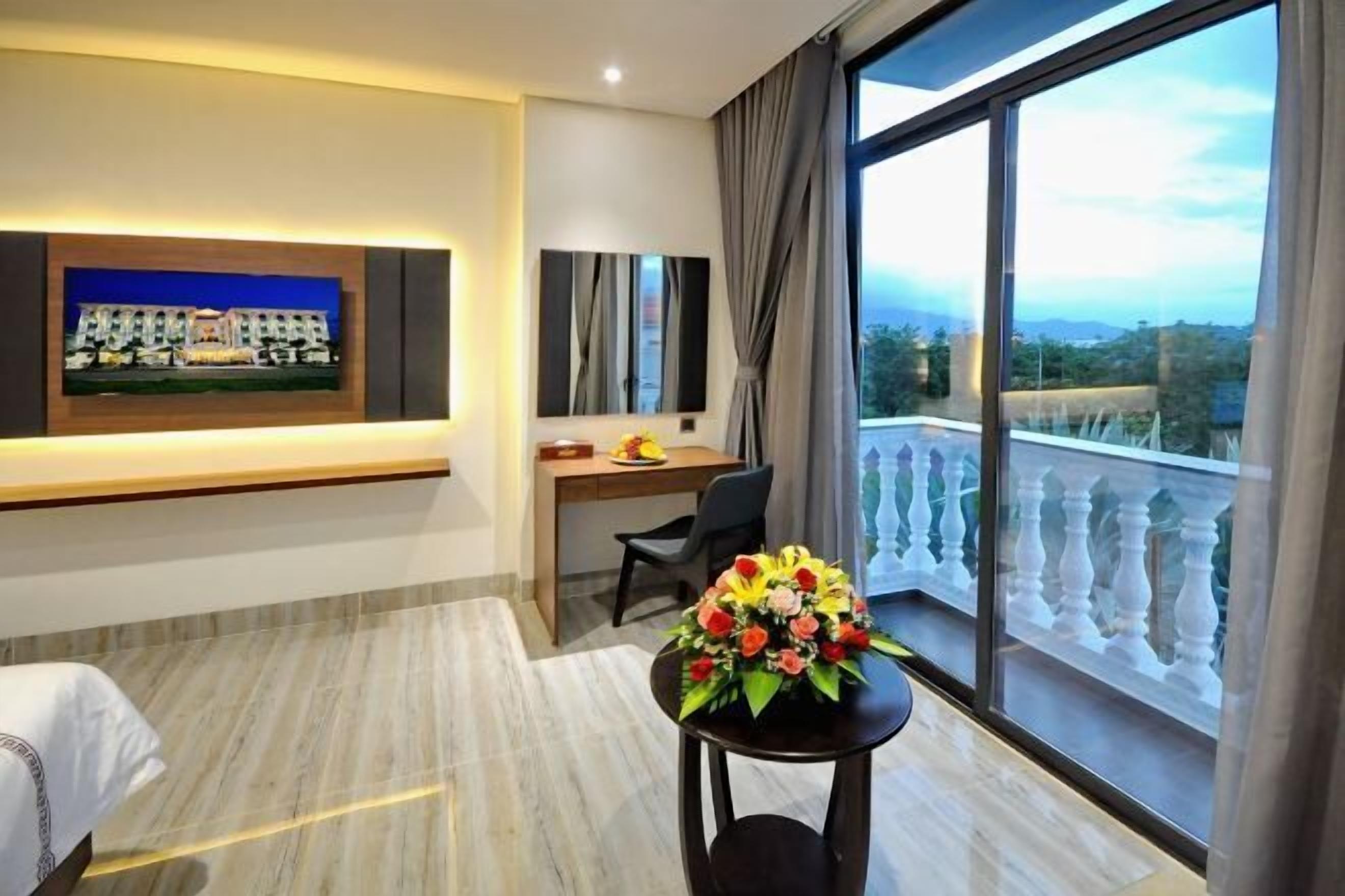 Escritorio, cortinas blackout, sistema de insonorización y wifi gratis 