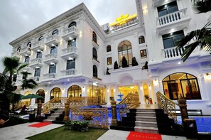 Exterior - Crown Nguyen Hoang Hotel (Nha Trang)
