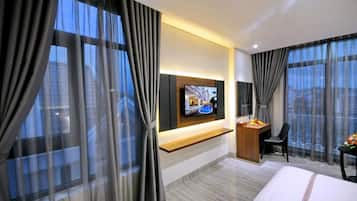 Junior Studio Suite, Balcony, Garden View | Desk, blackout drapes, soundproofing, free WiFi
