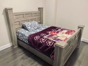 2 makuuhuonetta, silitysrauta/-lauta, Wi-Fi, vuodevaatteet