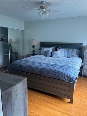 3 chambres, fer et planche à repasser, Wi-Fi, draps fournis