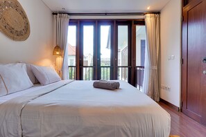 Villa, vue piscine | Coffres-forts dans les chambres, Wi-Fi gratuit, draps fournis