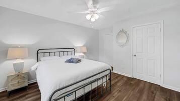 4 bedrooms, iron/ironing board, WiFi