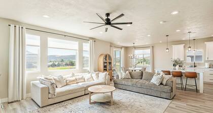 Spacious 5BR Home w/ Private Theater, 2 Kitchens & Golf Views