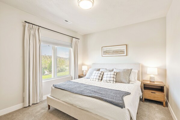 5 habitaciones, tabla de planchar con plancha, wifi y ropa de cama 