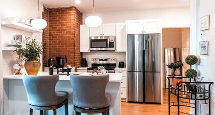 2BR Garden Apt w/ Parking • Near Brown & RISD