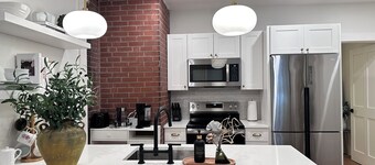 2BR Garden Apt w/ Parking • Near Brown & RISD