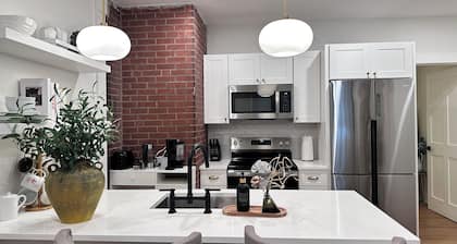 2BR Garden Apt w/ Parking • Near Brown & RISD