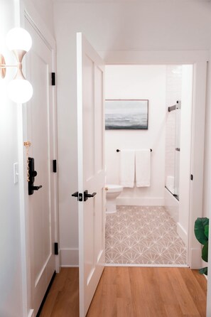Shower, hair dryer, towels, shampoo - Family-Friendly 2BR • Walk to Waterfront & Park • Parking • East Side (Providence)