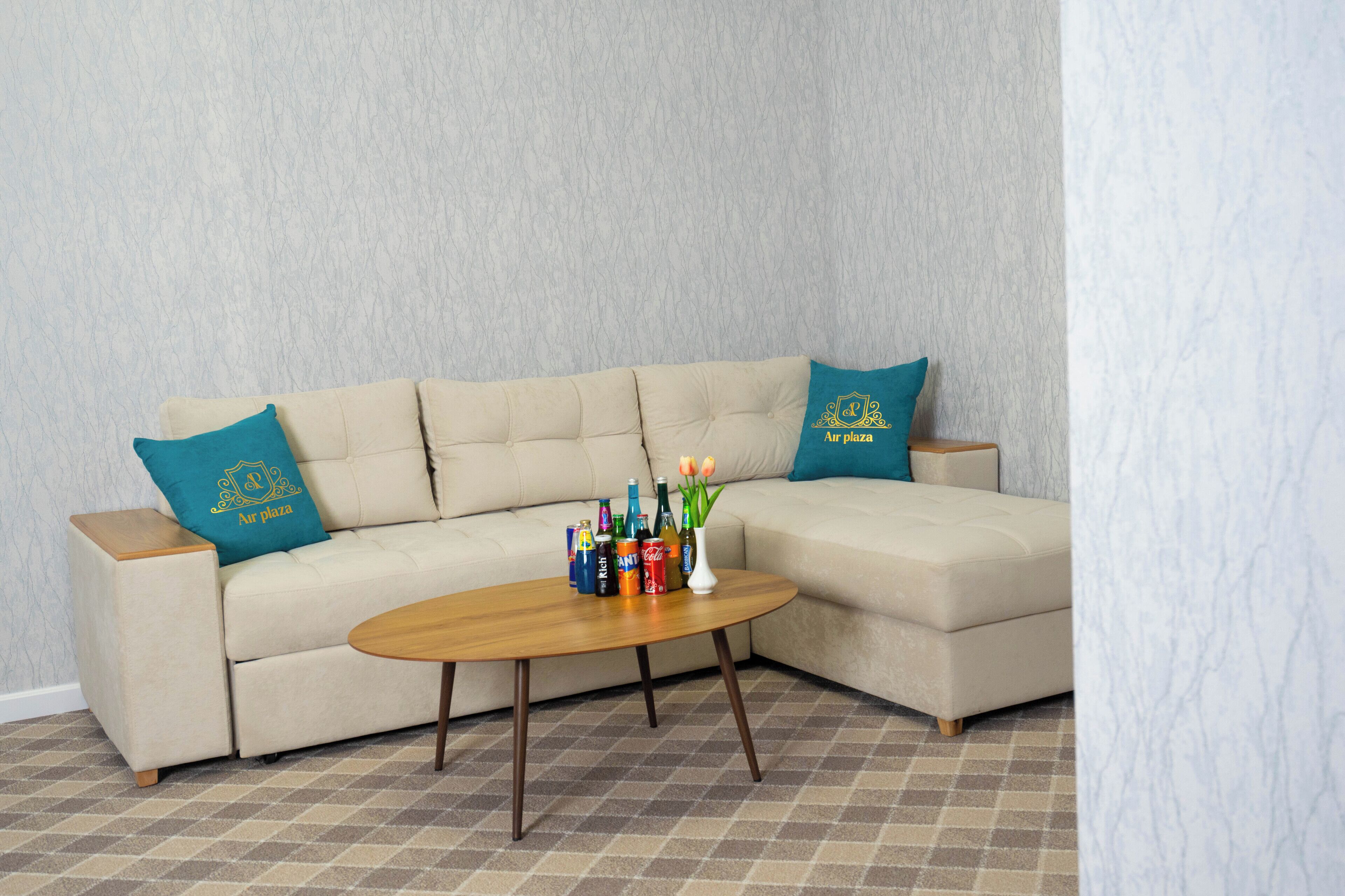 Caja de seguridad en la habitación y escritorio 