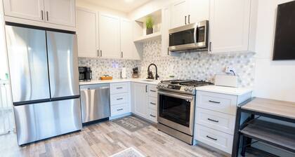 Chic Seattle Ballard Townhouse with Rooftop Retreat Walkable to shops and dining