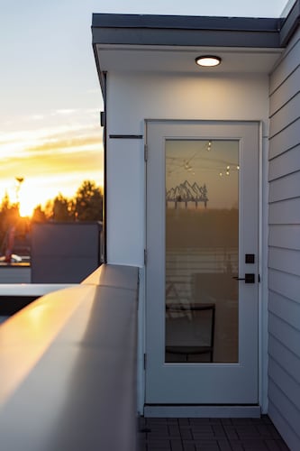 Chic Seattle Ballard Townhouse with Rooftop Retreat Walkable to shops and dining