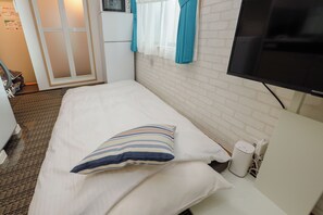 Apartment | Blackout drapes, iron/ironing board, free WiFi