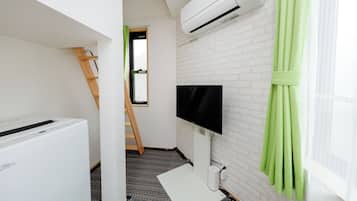 Appartement | Rideaux d’obscurcissement, fer et planche à repasser