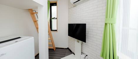 Leilighet | Blendingsgardiner, strykejern/-brett og wi-fi (inkludert)