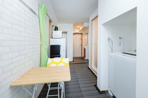 Apartment | Blackout drapes, iron/ironing board, free WiFi