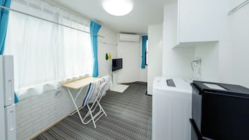 Apartment | Blackout drapes, iron/ironing board, free WiFi
