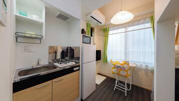 Apartment | Private kitchen | Mini-fridge, microwave, stovetop, electric kettle