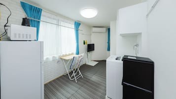 Apartment | Blackout drapes, iron/ironing board, free WiFi
