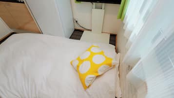 Appartement | Rideaux d’obscurcissement, fer et planche à repasser