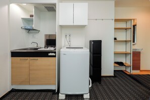 Apartment | Blackout drapes, iron/ironing board, free WiFi