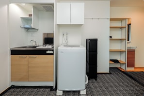 Apartment | Blackout drapes, iron/ironing board, free WiFi