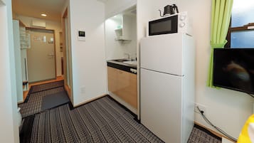 Apartment | Private kitchen | Mini-fridge, microwave, stovetop, electric kettle