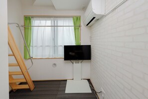 Leilighet | Blendingsgardiner, strykejern/-brett og wi-fi (inkludert)