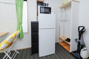 Apartment | Private kitchen | Mini-fridge, microwave, stovetop, cookware/dishes/utensils