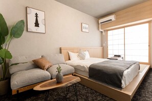 Apartamento conforto, sacada, vista para a cidade | Vista do quarto