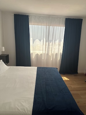 2 bedrooms, iron/ironing board, bed sheets