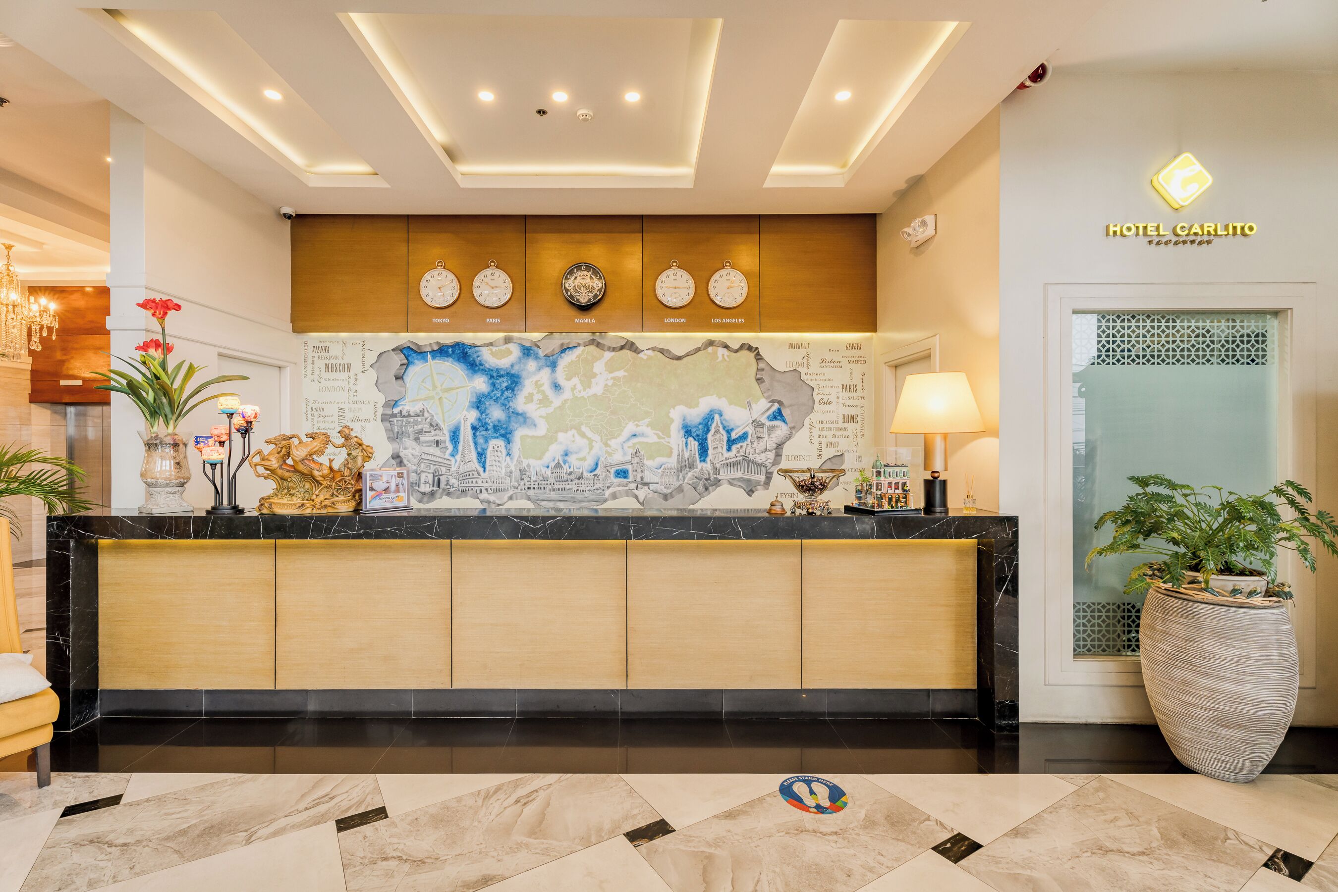 Lobby-lounge