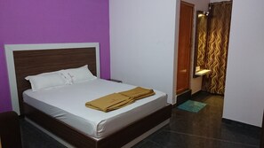 Basic Double Room, City View | Desk, free WiFi - Sapphire inn (Bengaluru)
