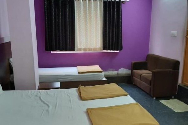 Deluxe Triple Room, City View | Desk, free WiFi