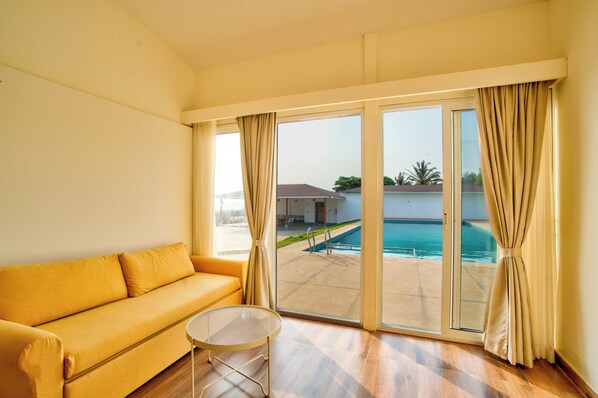 Luxury Room, Pool View | Water view