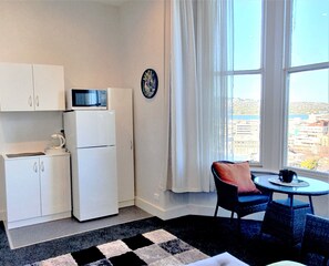 Free WiFi, bed sheets - Workstay at 123 (Dunedin)