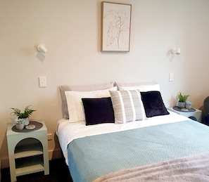 Classic Double Room | Free WiFi, bed sheets - Workstay at 123 (Dunedin)
