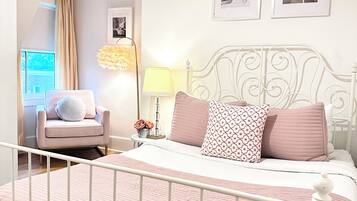 2 chambres, bureau, fer et planche à repasser, accès au Wi-Fi (inclus)