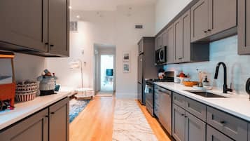 雪櫃、微波爐、爐具、洗碗機