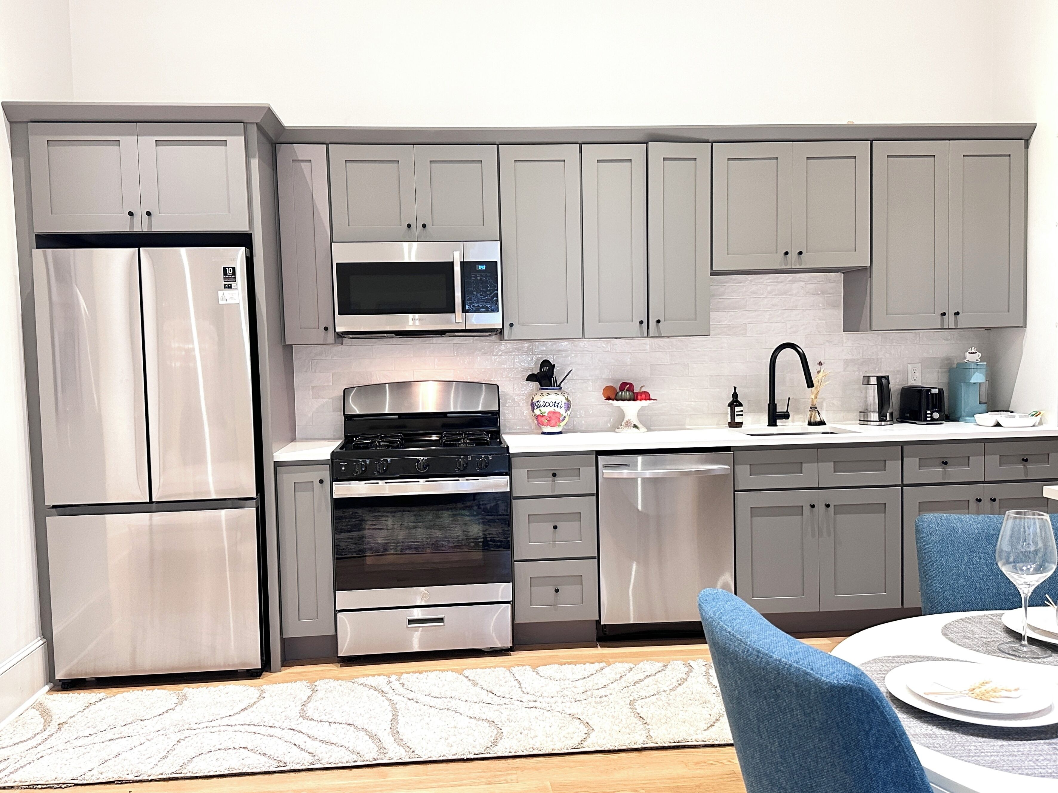 Fridge, microwave, stovetop, dishwasher