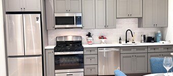 2BR Apt w/ Parking, Steps to Brown & RISD